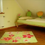 Holzferienhaus 格斯韦因斯泰因
