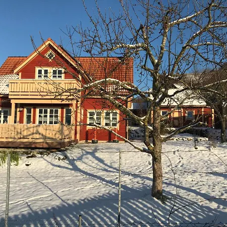Holzferienhaus בית נופש *